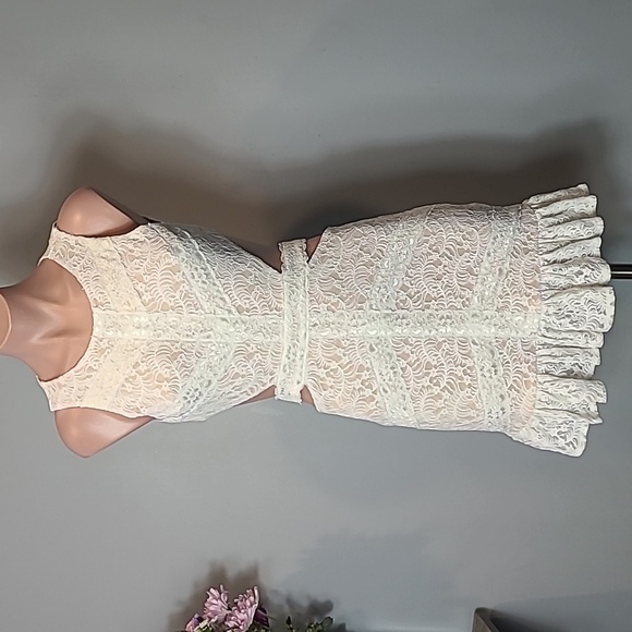 Hello Molly Beautiful Minds Dress White Lace 4 Wedding Bridal Party Engagement - Picture 1 of 11